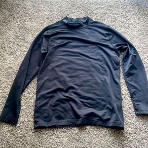 Underamour thermal long sleeve in a large